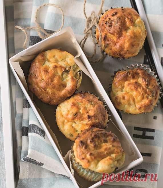 Маффины с кабачком, фетой и зеленым луком