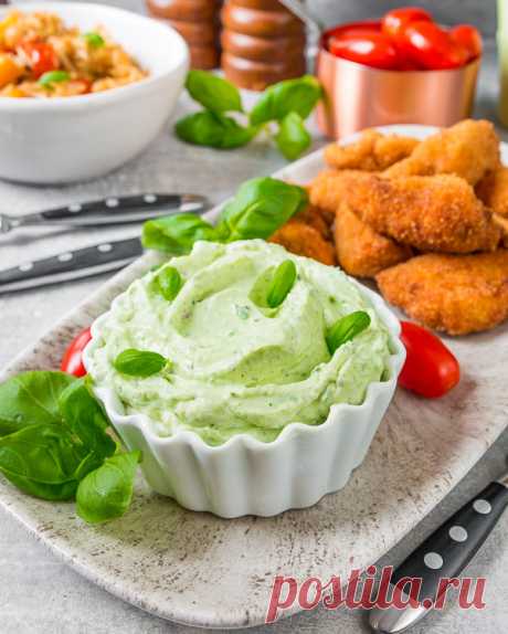 Зеленый сливочный дип на Вкусном Блоге Этот свежий и яркий макательный соус напомнит вам о лете, когда вы будете есть с ним печеную картошку или куриные наггетсы. Он очень просто и быстро готовится, а вкус имеет просто отличный. В основе моего рецепта – творожный сливочный сыр. При желании можно приготовить его с мягким творожком типа кварка…