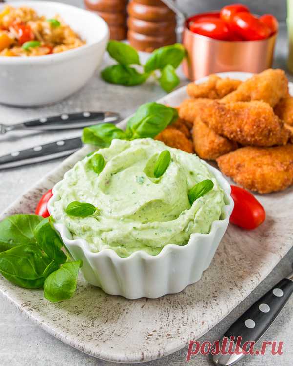 Зеленый сливочный дип на Вкусном Блоге Этот свежий и яркий макательный соус напомнит вам о лете, когда вы будете есть с ним печеную картошку или куриные наггетсы. Он очень просто и быстро готовится, а вкус имеет просто отличный. В основе моего рецепта – творожный сливочный сыр. При желании можно приготовить его с мягким творожком типа кварка…