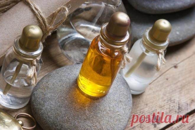 Витамины A и E для молодости и красоты Витамины А и Е – главные борцы с морщинами и старением кожи, а также лучшие помощники в сохранении красоты волос, ногтей и поддержании иммунитета. Витамин А и витамин Е: роль в организме Витамин А или, как его еще называют, ретинол, играет очень важную роль в процессе обновления клеток кожи. Кроме того, он отвечает за нормальное формирование костей и зубов, а также поддержку иммунной системы. Ретинол важен не только для женской красот...