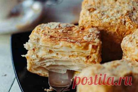 Слоеное пирожное с кремом - на vse-o-ede-online.ru Слоеное пирожное с кремом. По своему вкусу это пирожное очень напоминает торт наполеон. А он, как известно, очень вкусный. Просто тает во рту.