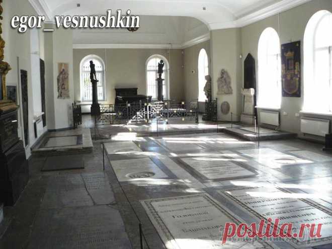 Монастыри и храмы.... Александро-Невская лавра: Церковь им.Св.Лазаря - усыпальница элиты