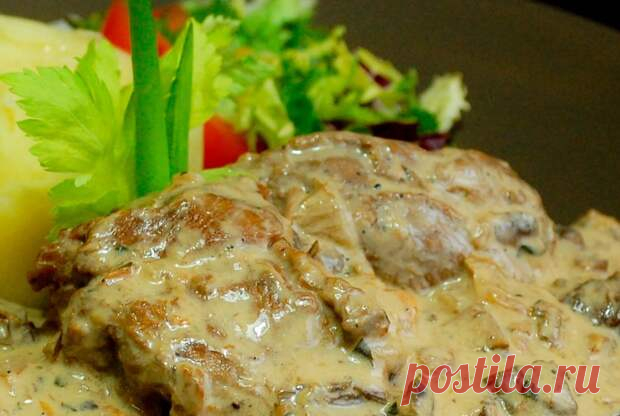Телятина томлёная с грибами - БУДЕТ ВКУСНО! - медиаплатформа МирТесен Интересно, как себя чувствует мясник, втюхавщий вам кусок отруба, который вам вообще не подходит? Как вы в рулетку с ним.., а он вас… И главное, домой вы идете с самым лучшим из того, что у него было!Никогда не спрашивай о свежести у продавца! Не задавай вопрос продавцу о том, подойдет ли этот