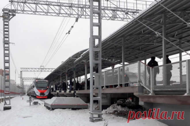 «Народ скачет по путям». В Москве электричка сбила еще двоих человек. Сразу два человека попали под электричку в районе железнодорожной станции Дегунино. За последние несколько дней — это второй случай гибели людей на путях.