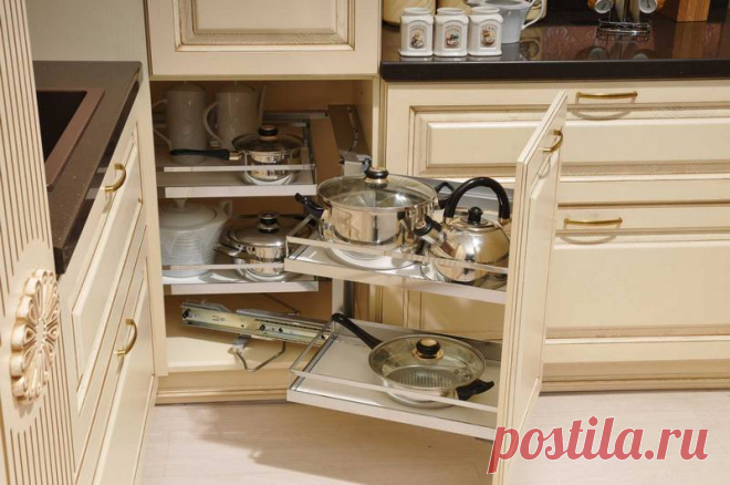 Выдвижные системы для кухни: расставим все по своим местам Обустройство кухни – задача непростая. В этом помещении очень важно соблюдать не только дизайнерское единство, удобство и красоту, но и эргономику пространства. Особенно остро вопрос рационального исп…