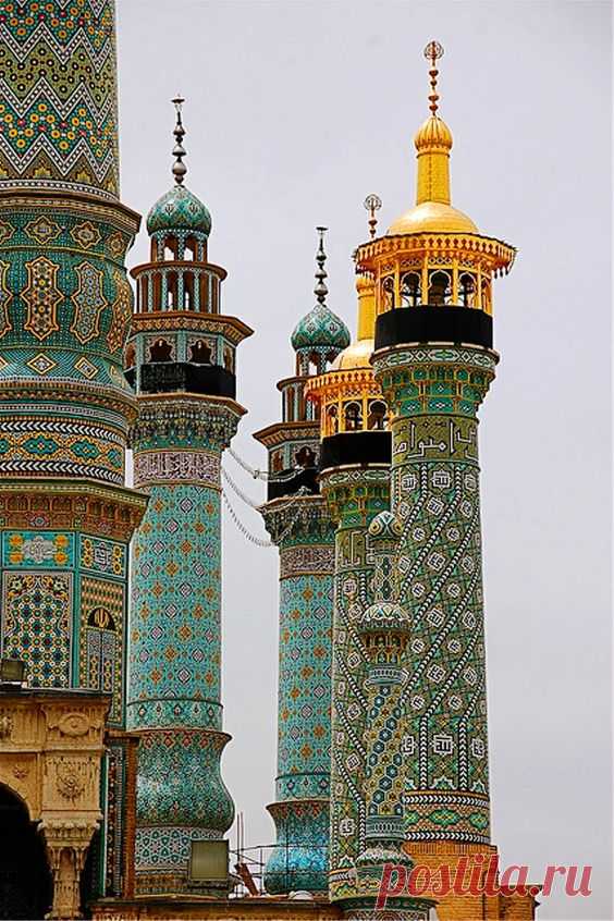 Minarets in Qom, Iran 
adreciclarte.tumblr.com  |  Pinterest • Всемирный каталог идей