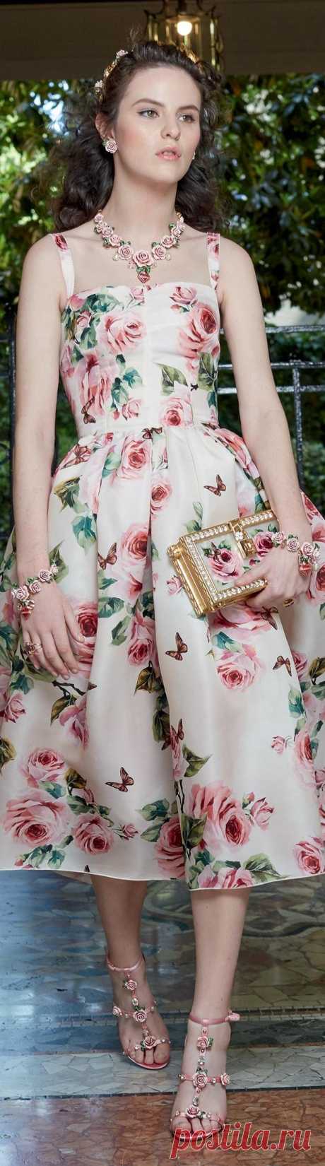 Summer style!! Floral for 2018! Dolce and Gabbanna SS 2018