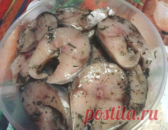 Сагудай из скумбрии. Пальчики оближешь! - Вкусные рецепты Спешу поделиться наивкуснейшим рецептом засолки рыбы. При этом абсолютно нехлопотным и простым. Рыба получается ОБАЛДЕННАЯ! Всем кто любит рыбу советую приготовить, больше скажу,прямо настаиваю ПРИГОТОВИТЬ)) Сагудай-это закуска из свежей рыбы, распространенная на севере России. Итак, нам понадобится на 3 скумбрии: 3-4луковицы, 3 ст. л соли, 1 ст. л сахара, 1/2 стакана раст. масла,1/2 стакана 9% …