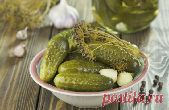 Такие огурцы стоят не в погребе, а под пластиковой крышкой в шкафу!