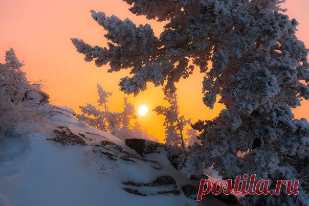 Рассвет в Баянаульских горах, Казахстан. Автор фото: Александр Кузнецов.