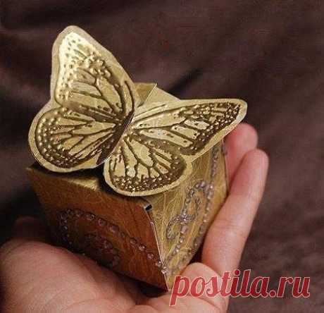 Милая коробочка с бабочкой. Красивая упаковка небольшой подарочка