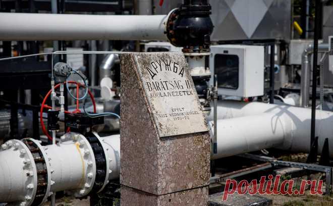 Трубопровод «Дружба»: протяженность, какие страны получают по нему нефть. Что такое трубопровод «Дружба»
 
 «Дружба» — это система магистральных нефтепроводов по транспортировке российской и казахстанской нефти в страны Восточной и Центральной Европы.
