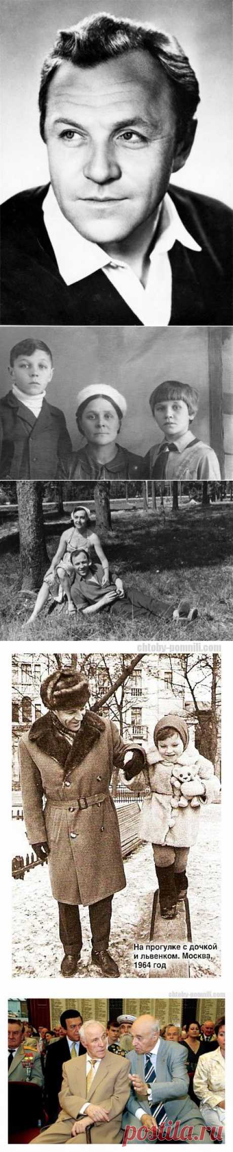 //Чтобы помнили... Ульянов Михаил Александрович.//. Народный артист СССР (1969)
Лауреат Ленинской премии (1966)
Герой Социалистического труда (1986)...........