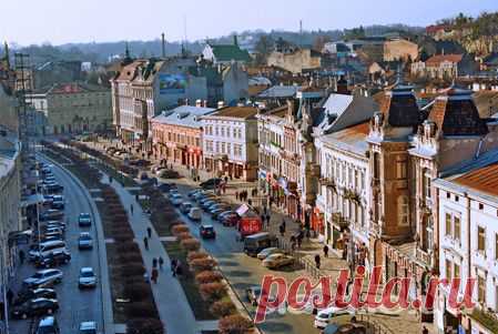 Місто Львів. Проспект Т.Шевченка. ::: альбом The best places in Ukraine Україна найкращі місця The best places in Ukraine

Місто Львів. Проспект Т.Шевченка.
Перша писемна згадка про вулицю датується 1414 роком. Вулиця була частиною Галицького передмістя, на ній мешкали кожум'яки (гарбарі). Звідси й початкова назва вулиці — Гарбарська.