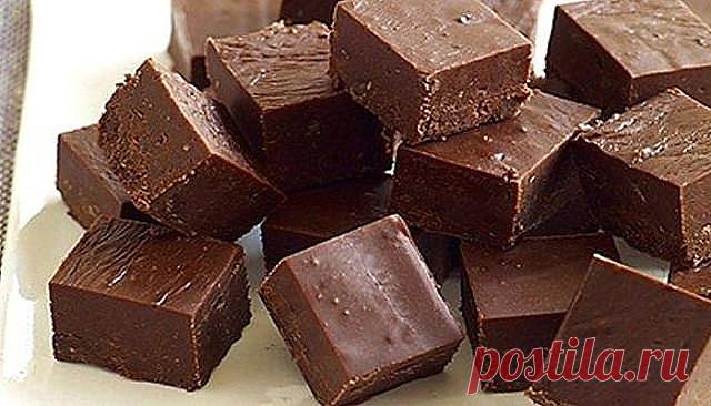 ШОКОЛАД ДОМАШНИЙ БЕЗ КРАСИТЕЛЕЙ И КОНСЕРВАНТОВ
ИНГРЕДИЕНТЫ:
● Какао — 5 ст. л.
● Сливочное масло — 50 г.
● Сахар — 6–8 ст. л.
● Мука — 1 ч. л.
● Молоко — 5 ст. л.
● Ванильный сахар — ¼ ч. л.
● Молотые орехи или другие орехи по вкусу и по желанию.


ПРИГОТОВЛЕНИЕ:
1. Смешайте какао и сахар. Добавьте 1 ст.л. молока и размешайте до однородной массы. Влейте оставшееся молоко. Поставьте кастрюлю на средний огонь и доведите до кипения, непрерывно помешивая.
2. После того как как...