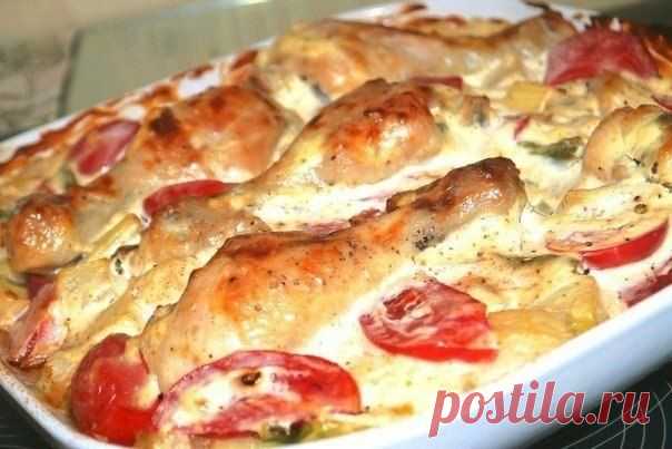 Курица с овощами в сметанном соусе.