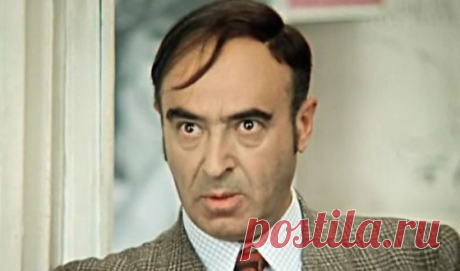 Народный артист Владимир Этуш многим зрителям полюбился исключительно благодаря комичным образам. А между тем жизнь актера, а в частности его молодость, вовсе не назовешь веселой.