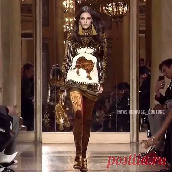 #vittoriaceretti x #versace .
.
@fashionpage_couture
#fashionpage_couture