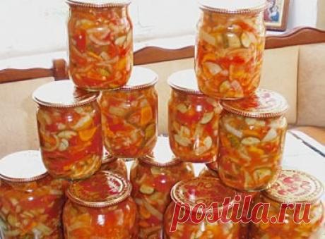 САЛАТ &quot;КАК СВЕЖИЙ&quot;
=====================


Что понадобится:
помидоры – 1,5 кг,
сладкий перец – 1 кг,
огурцы – 1 кг,
лук – 0,5 кг,
морковь – 0,5 кг,
растительное масло – 1 ст.,
сахар – 1 ст.,
9%-ный уксус – 1 ст.,
соль – 2 ст. л.,
черный перец горошком – 1 ч. л.,
лавровый лист,
кастрюля,
банки.

Процесс:
Овощи тщательно вымыть под проточной водой, аккуратно нарезать, сложить в кастрюлю. 

Добавит...