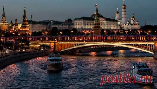 Любой город, деревня и село — это уникальный организм, история которого — это прежде всего жизнь его жителей. На курсе «Прочти свой город» мы будем учиться исследовать свои города, находить в них уникальное и использовать это для квеста и путеводителя — как вы пожелаете! Записывайтесь и смотрите лекции: