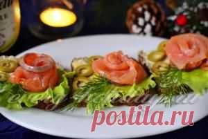 Бутерброды с семгой и оливками