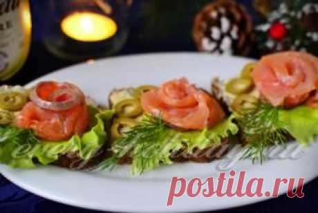 Бутерброды с семгой и оливками