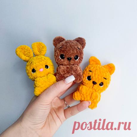 PDF Зверята Малыши крючком. FREE crochet pattern; Аmigurumi toy patterns. Амигуруми схемы и описания на русском. Вязаные игрушки и поделки своими руками #amimore - плюшевые мишка с зайкой, маленький котик из плюшевой пряжи, заяц с медведем и котом, зайчик, медвежонок и кошка.