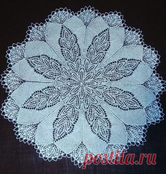 Бирюзовое кружево Эту салфетку связала за 6 дней из Розы, размер 80 см, ушло чуть больше мотка в 50 граммов. Скоро сказка сказывается, да не скоро дело делается.