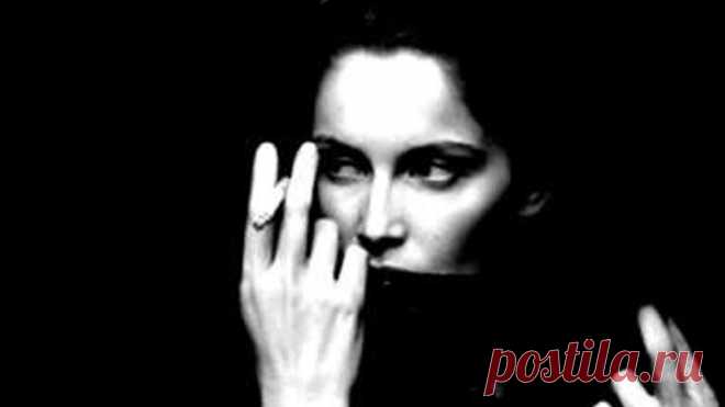 Beth Hart - Caught Out In The Rain