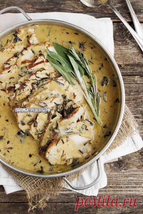 Свиная корейка с травами под сливочным соусом