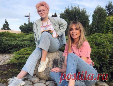 Моложавые мамочки, которые рядом со своими взрослыми детьми выглядят, как подружки
Некоторые звезды российского шоу-бизнеса стали мамами уже давно, однако в это сложно поверить — они настолько молоды и привлекательны, что рядом со своими детьми смотрятся почти ровесниками. Глюкоза и ее дочка Лида https://www.instagram.com/p/CEjzcFqFPAb/ Дочке Глюкозы, Лидии, сейчас 13 лет. Певица воспитывает ее...
Читай дальше на сайте. Жми подробнее ➡