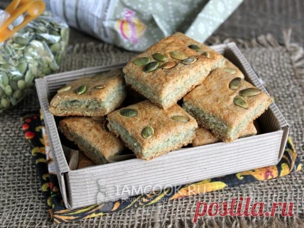 Печенье с тыквенными семечками — рецепт с фото Простое и полезное песочное печенье на сметане с начинкой из творога с молотыми тыквенными семечками.