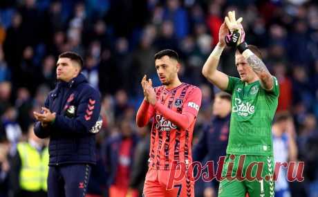 АПЛ вернула «Эвертону» 4 из 10 отобранных за финансовые нарушения очков. Клуб, в марте 2022-го приостановивший контракты с холдингом Алишера Усманова, превысил разрешенный лимит по убыткам. После апелляции он поднялся на 15-е место в турнирной таблице АПЛ