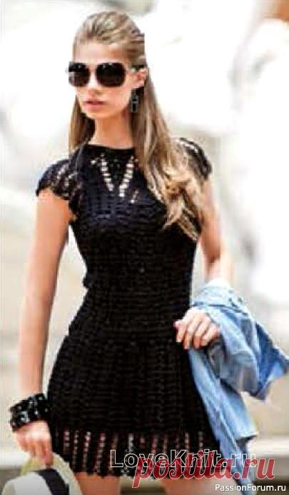 Ажурное полупрозрачное платье с коротким рукавом спицами Эффектное полупрозрачное платье, выгодно подчеркивающее фигуру. Модель подойдет как для вечернего выхода, так и для повседневной носки. Размер: 36/38.Описание моделиРазмер: 36/38.Вам потребуется: 320 г черной пряжи (100% мерсиризованного хлопка, 1000 м/160 г), крючок №1,5. Внимание!...