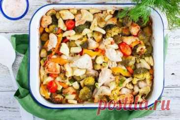 Запеченное куриное филе с овощами в духовке - вкусное и низкокалорийное блюдо