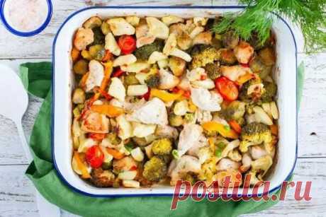 Запеченное куриное филе с овощами в духовке - вкусное и низкокалорийное блюдо