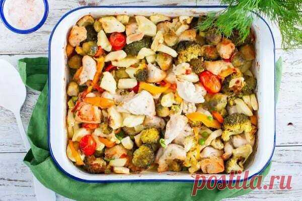 Запеченное куриное филе с овощами в духовке - вкусное и низкокалорийное блюдо