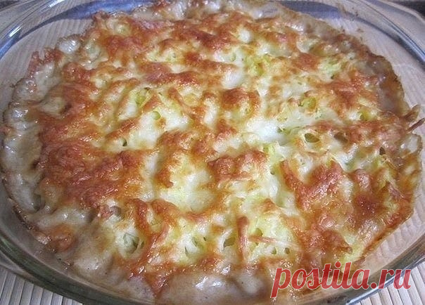 ЗАПЕКАНКА С КУРИНЫМ ФИЛЕ И КАРТОФЕЛЕМ. 
Необычен тем, что готовим с грибами （например возьмем шампиньоны）. Получается нереальная вкуснятина. Муж оценил.

Ингредиенты:

-Картофель - 500 гр
-Лук репчатый - 100 гр
-Шампиньоны - 500 гр
-Куриное филе - 400 гр
-Молоко 0,5% - 100 гр
-Сливки 10% - 50 гр
-Сыр - 100 гр
-Мука - 20 гр

Приготовление:

1. Курицу режем кусочками и обжариваем без масла до белого цвета.
2. Переложить курицу в тарелку и на этой же сковороде тушить нарезанн...