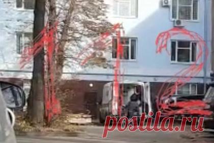 Раскрыты показания выпрыгнувшего из окна здания МВД россиянина. Выпрыгнувший из окна здания ГСУ МВД в Москве россиянин незадолго до происшествия заключил досудебное соглашение со следствием. Он проходил по возбужденному по статье 159 («Мошенничество») УК РФ уголовному делу и рассказал, что входил в банду, занимавшуюся убийствами и хищением чужого имущества.