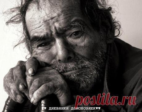 Один старый мужчина переехал жить к своему сыну, невестке и четырехлетнему внуку.