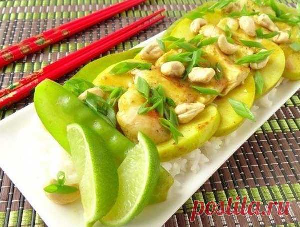 Куриное филе с яблоком