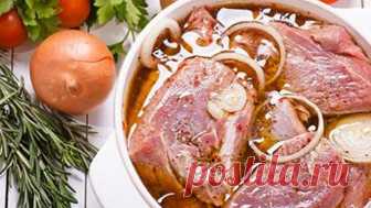 Для настоящих любителей шашлыка: 5 лучших рецептов маринада. Мясо просто тает во рту! Май — это месяц, когда люди начинают активно выбираться из своих домов после «зимней спячки» поближе к природе. Практически все при этом жарят шашлыки на свежем воздухе. Тем, кто любит экспериментировать в кулинарии, стоит освоить несколько новых маринадов для шашлыка. Правильно выбранный маринад поможет полностью раскрыть вкус мяса. Предлагаем тебе 5 лучших рецептов, которые сделают тебя...