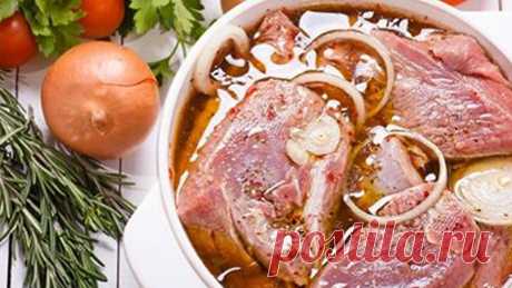 Для настоящих любителей шашлыка: 5 лучших рецептов маринада. Мясо просто тает во рту! Май — это месяц, когда люди начинают активно выбираться из своих домов после «зимней спячки» поближе к природе. Практически все при этом жарят шашлыки на свежем воздухе. Тем, кто любит экспериментировать в кулинарии, стоит освоить несколько новых маринадов для шашлыка. Правильно выбранный маринад поможет полностью раскрыть вкус мяса. Предлагаем тебе 5 лучших рецептов, которые сделают тебя...