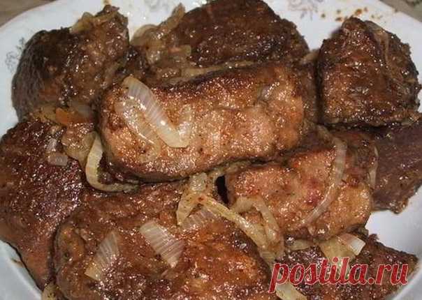 Очень вкусный рецепт печени! Печень получается мягкой, сочной, нежной!
⠀

ИНГРЕДИЕНТЫ
600 г говяжьей печени
1 яйцо
3 зубчика чеснока
1 ч. л. сахара
1 ч. л. соли (без горки)
0,5 ч. л. соды
1 луковица
масло растительное для жарки
мука кукурузная для панировки
⠀
ПРИГОТОВЛЕНИЕ
Печень вымой, обсуши, удали пленку и нарежь крупными кусочками. Приготовь маринад: в миске взбей яйцо с солью, сахаром, содой и чесноком, пропущенным через пресс. Залей полученной смесью кусочки печени и...
