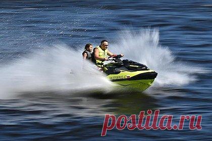 Петербуржцам запретили кататься на гидроциклах