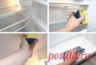 Как очистить бытовую технику?
Никто не любит отмывать пятна на холодильнике и чистить микроволновку или стиралку. Мы тоже. Сейчас мы расскажем Вам, как можно избежать утомительного отдраивания: 

1. Холодильник 

Чистый, без запаха холодильник, это лицо вашей кухни. Любые потеки на полках, пятна от рук снаружи и запахи можно убрать одним и тем же средством — смешайте белый уксус и воду 1:1, распылите на пятно и тут же протрите салфеткой насухо. 
Ускусную смесь можно хранит...