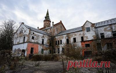 Психиатрическая лечебница и штаб подразделений СС: о тайнах и реальности Алленберга. Самый недооцененный туристический объект региона, архитектурный шедевр или свалка истории — то, о чем хотелось бы забыть? Рассказываем о "мистической" биографии крупнейшей психиатрической лечебницы Восточной Пруссии, которая насчитывает почти два века: ее строительство закончилось в 1852 году