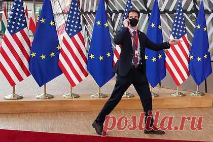 В Китае посоветовали не считать европейские страны независимыми. Европейские страны не следует рассматривать как независимые государства, указало китайское издание «Гуаньча». Газета поясняет, что Вашингтон после Второй мировой войны «влил огромное количество денег и купил Европу» под видом плана Маршалла, а распада СССР Штаты «стали держателем контрольного пакета акций Европы».