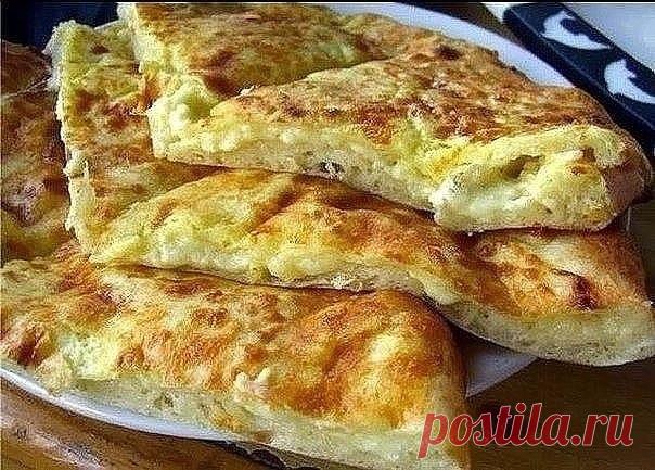 БЫСТРОЕ ХАЧАПУРИ К ЗАВТРАКУ

Ингредиенты:
Показать полностью…
- 1 яйцо
- 1 стакан молока
- 1 стакан муки
- 300 г сулугуни (творога)
- 30 г сливочного масла

Приготовление:
1. Взбить венчиком яйцо в миске.
2. Влить молоко и опять все взбить.
3. Добавить муки и все взбить.
4. Потереть 300 грамм сулугуни.
5. Положить натертый сыр в тесто и тщательно размешать.
6. Сковороду смазать сливочным маслом, вылить тесто и жарить на медленном огне пока не подрумяниться.
7. Потом переве...