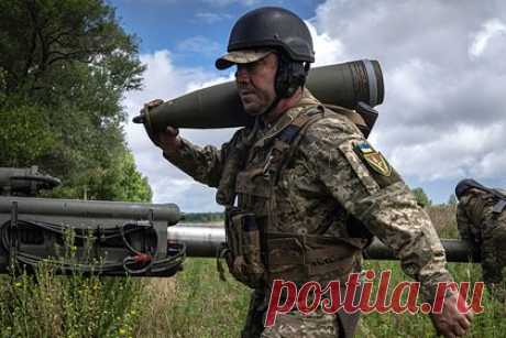Семь стран ЕС заказали боеприпасы в рамках плана военной помощи Украине. Семь стран ЕС заказали боеприпасы в рамках плана Европейского союза по предоставлению военной помощи Украине, передает Reuters. Речь идет о заказах 155-миллиметровых артиллерийских снарядов. В беседе с агентством Литва и Люксембург подтвердили, что входят в число этих семи стран.
